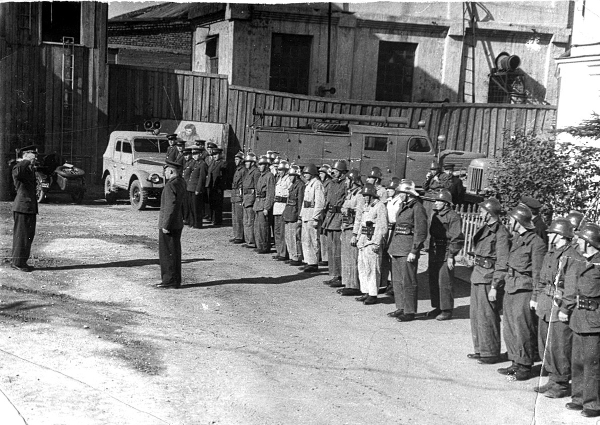1966 год. Открытие соревнований по пожарно-прикладному спорту, г. Магадан, ул. Советская, 9