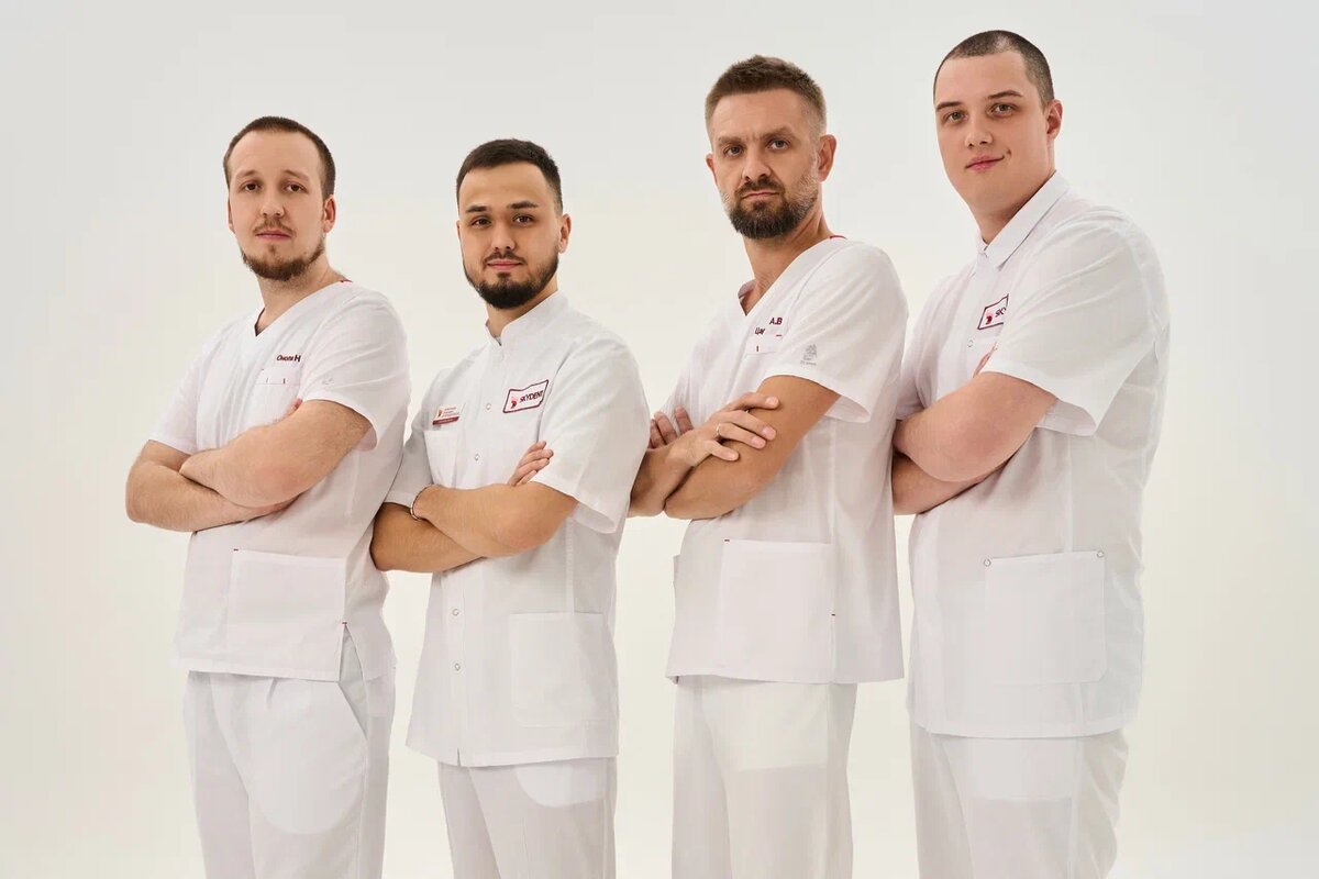 Команда стоматологов-хирургов SKYDENT