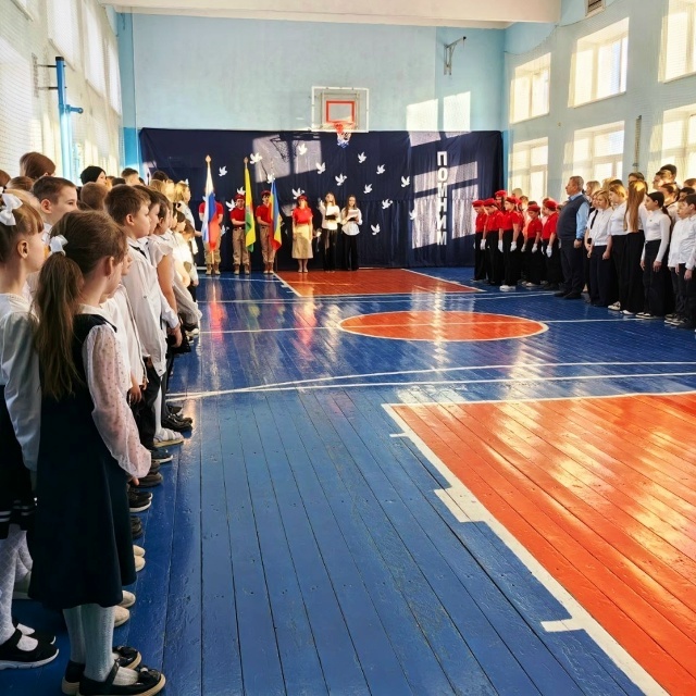    Торжественная линейка "Наша газета"