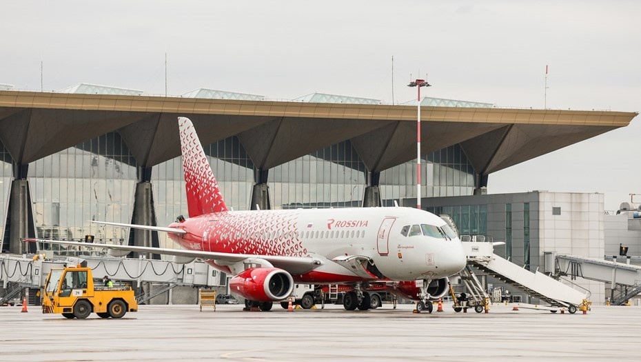    В Красноярске из-за непогоды вынужденно садился самолёт из Петербурга Автор фото: Роман Наумов/URA.RU/ТАСС