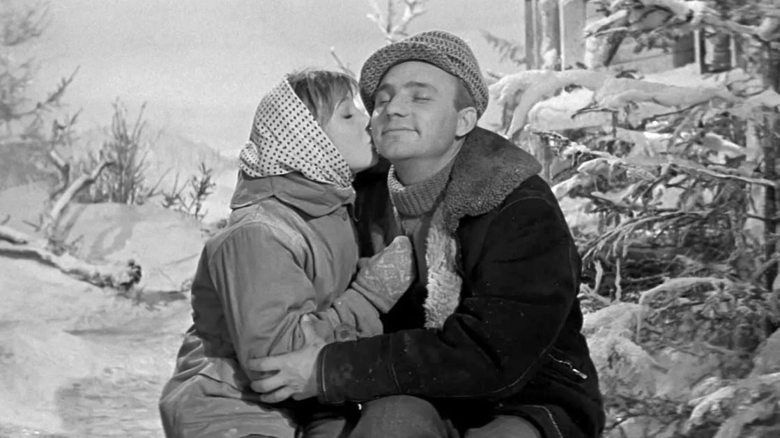 Скриншот автора.  Настоящей любви даже холода не мешают. Фильм "Девчата" 