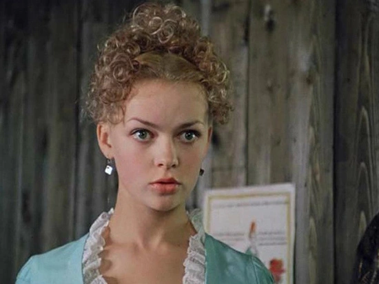 Сразу после окончания училища, в 1984 году, получила свою вторую роль в музыкальной комедии Марка Захарова «Формула любви», по этой роли она стала известна и роль стала её проклятием, ведь режисеры видели её только в таком амплуа. 