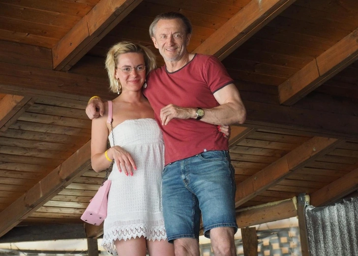 В 2019-м актера увидели на фестивале «Киношок» в компании продюсера на 31 год младше — Дарьи Отваги.