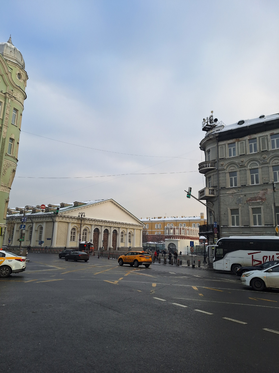 Вид в сторону здания "Манежа" и Кремля. Фото - собственность автора канала "ТАК НАДО".