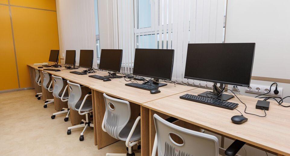    Компьютерный класс в воспитательно-образовательном комплексе «Успех» (Гимназия № 5) в Дзержинском / Медиасток.рф