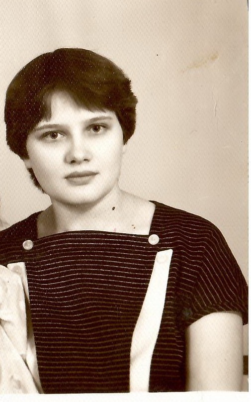 Примерно  1988...Свадеюных фото не сохранилось. Негативы засветили. 