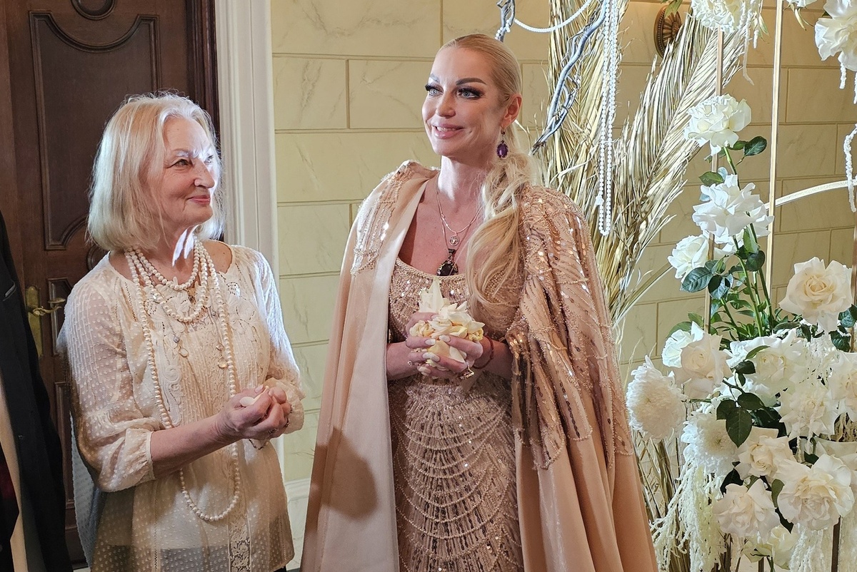 Анастасия Волочкова с мамой. Фото: Клео.ру