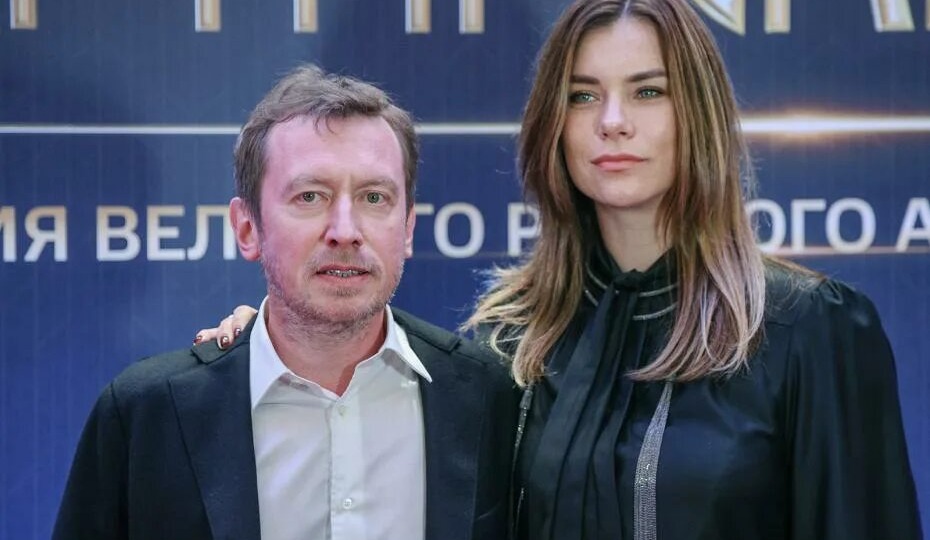 Как выглядят 7 мужчин, которые бросили семью ради молодых красавиц