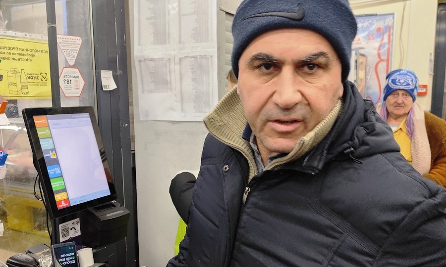 В Санкт-Петербурге произошёл случай,когда незнакомец, назвавшийся россиянином, вытолкнул её из очереди. Он утверждал, что так и должно быть.