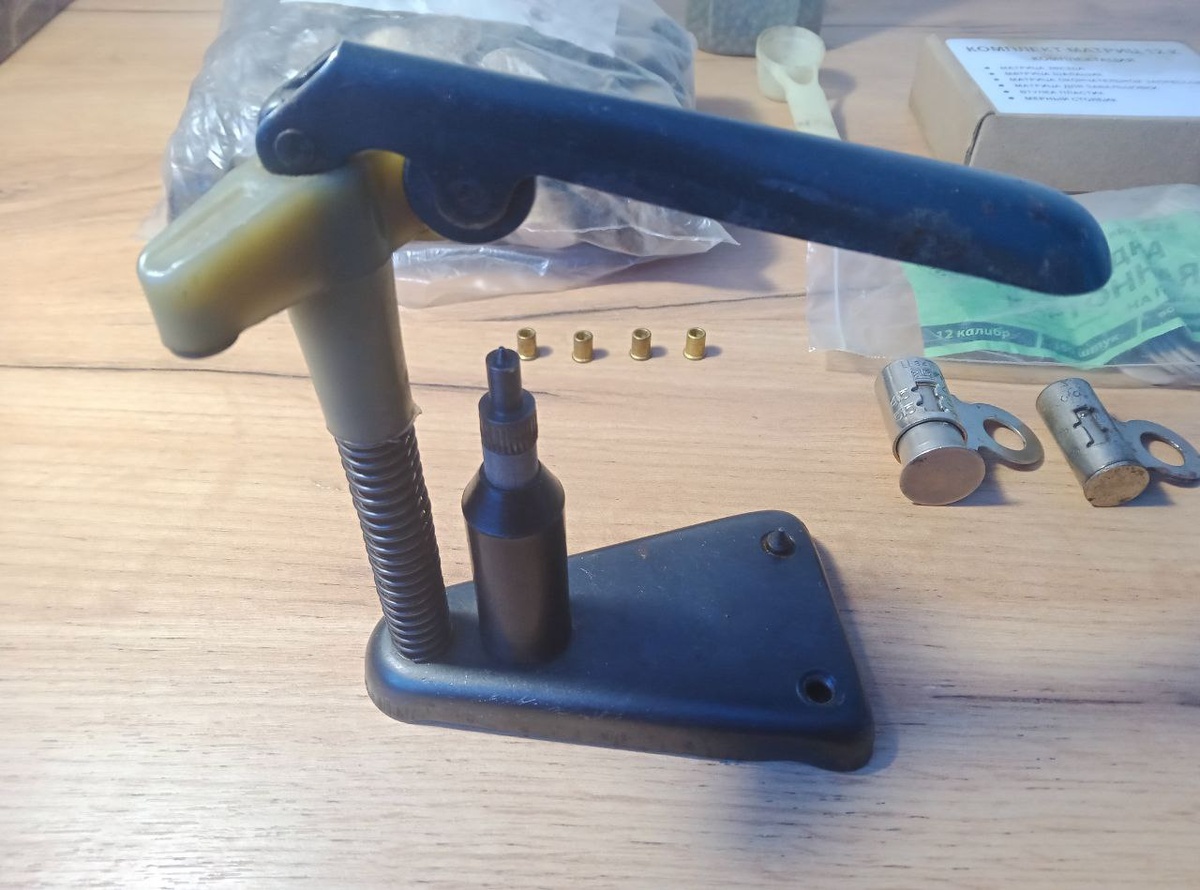 На острую насадку УПС надеваю гильзу (листай вправо)