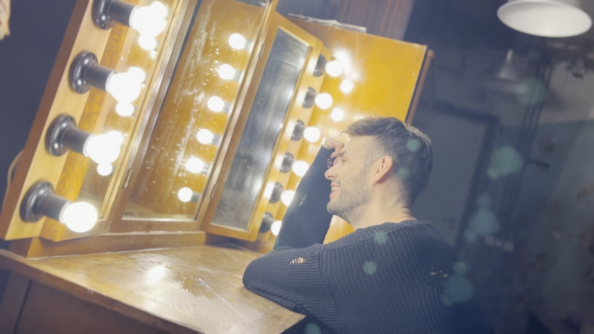 Фото со съемок клипа Дмитрия Осипова "Меняй меня", 2024