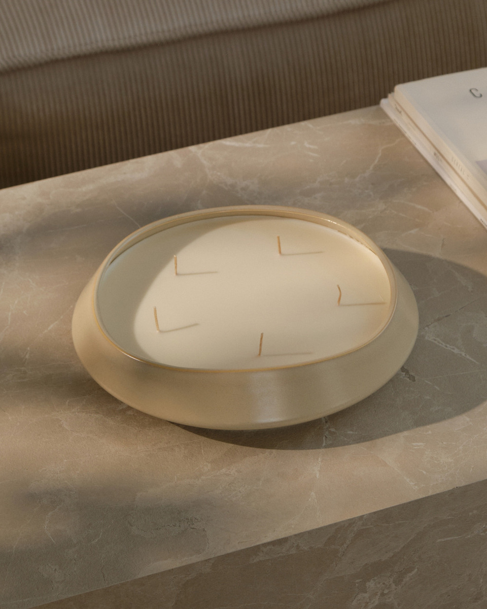 Большая ароматическая свеча в керамической чаше 