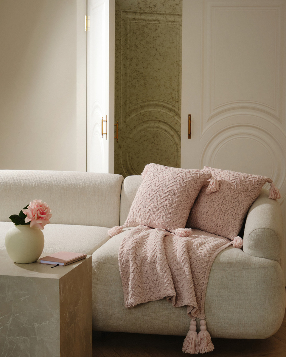 Вязаный плед из синели с узором