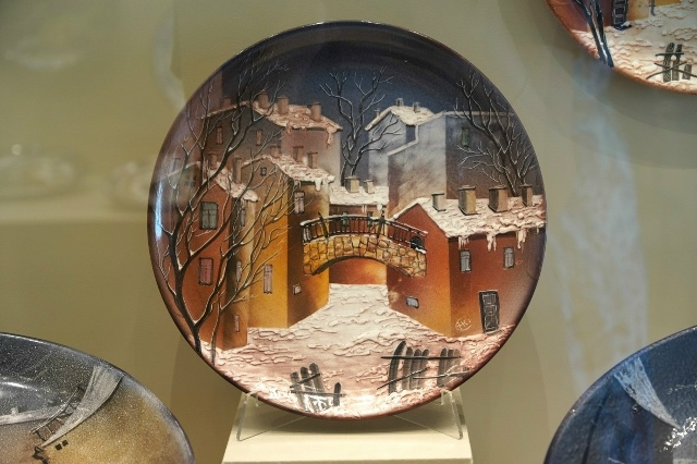 Тарелка с росписью (Юрий Новиков)