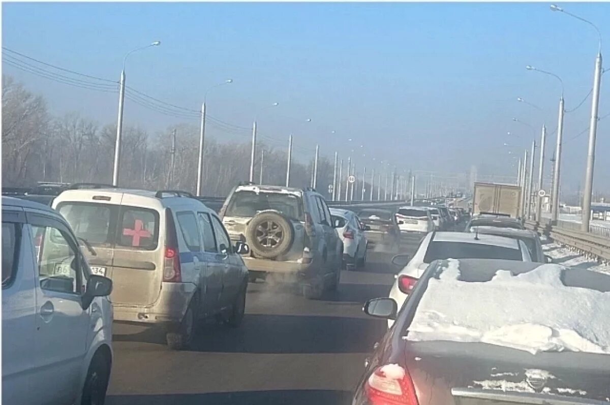    «Танцующий мост» под Волгоградом сковала пробка утром 26 января