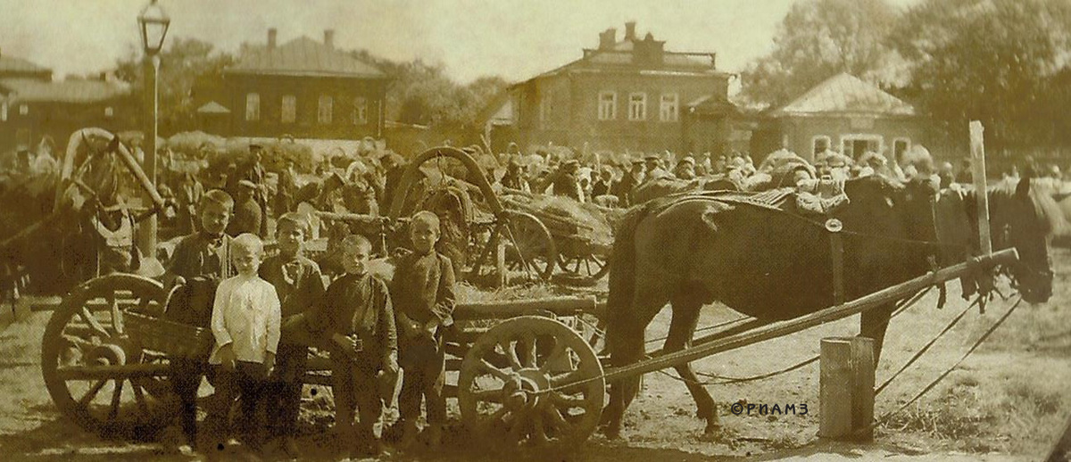 Дети на Сенной площади в Рязани. Фото неизвестного автора из коллекции РИАМЗ