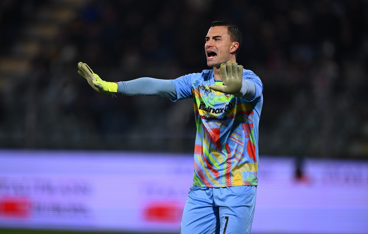    Голкипер "Кремонезе" Эмиль Аудеро  Marco M. Mantovani/Getty Images