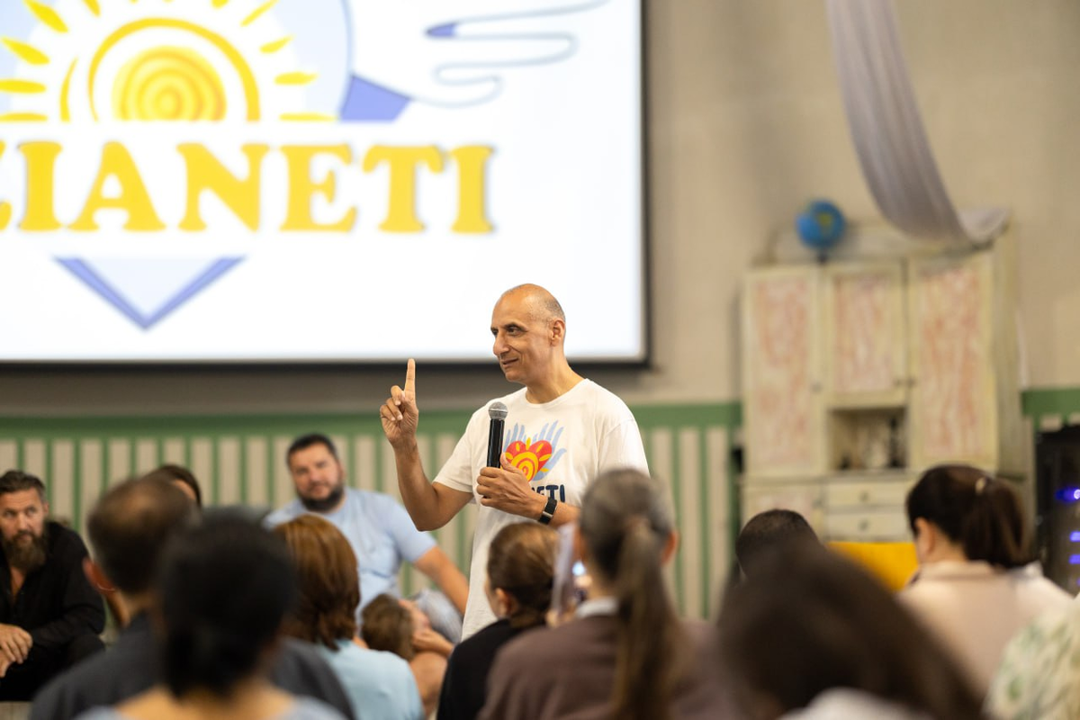 Паата Амонашвили среди участников курсов