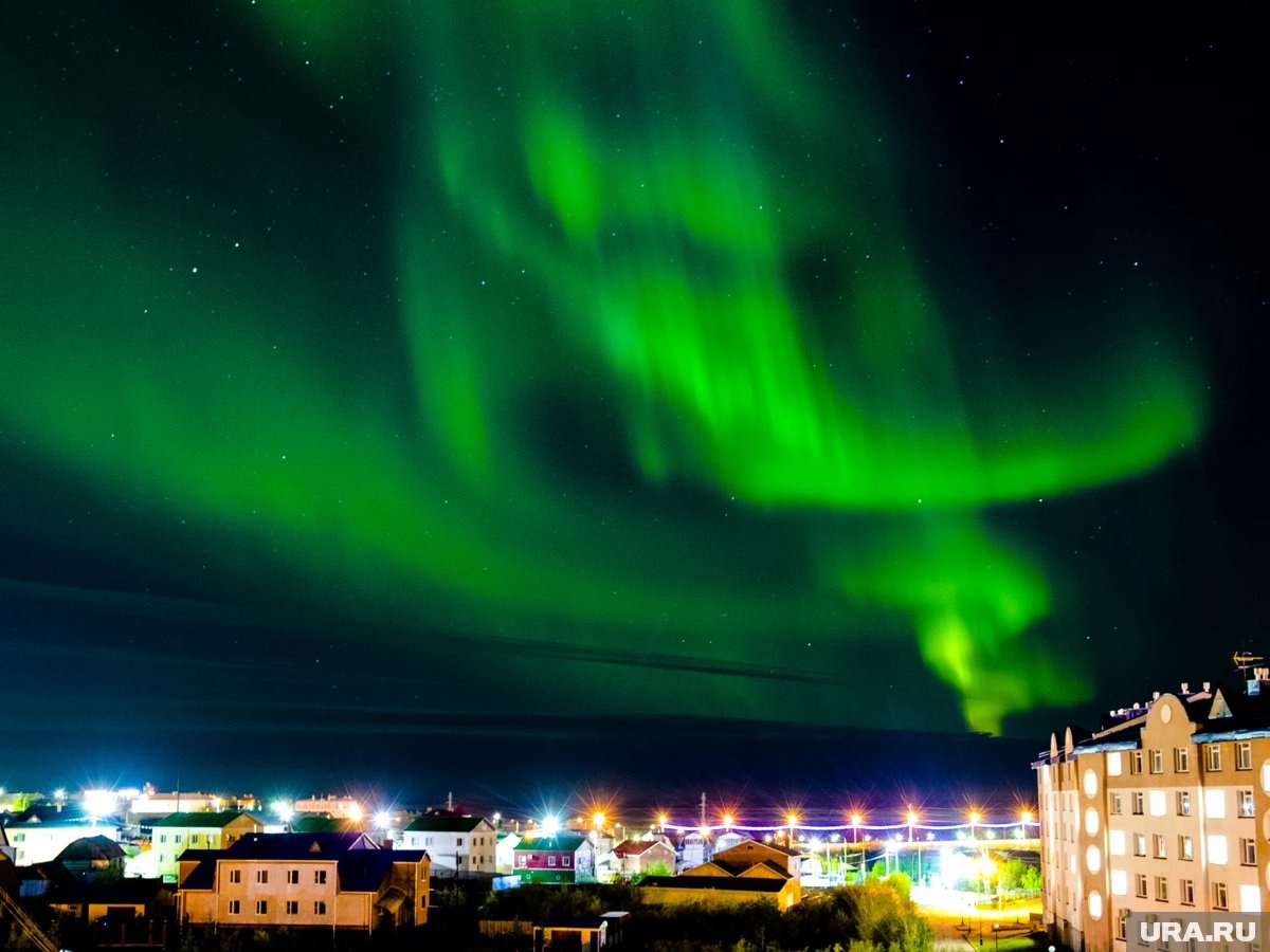     Причиной роста интереса к северному сиянию послужила высокая солнечная активность