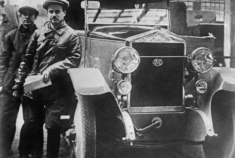 Как 30-летний Лихачёв стал директором ЗИЛа: история, когда в СССР талант поднимали за считанные годы