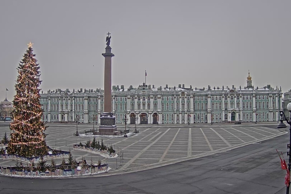    Все входы на Дворцовую закрыли. Фото: веб-камеры Эрмитажа