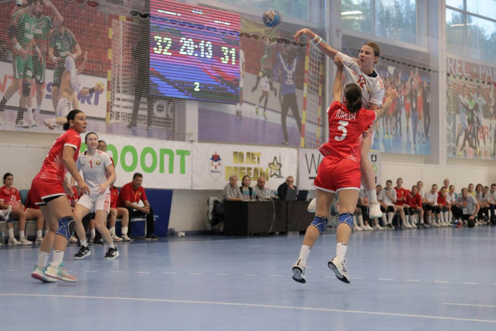    Полина Кривец против сборной России