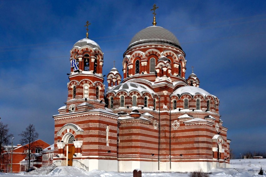 Троицкий храм в византийском стиле. Архитектор М.К.Гепнер (кон.XIX - нач.XX вв.) В основе проекта - храм Святой Софии в Константинополе.