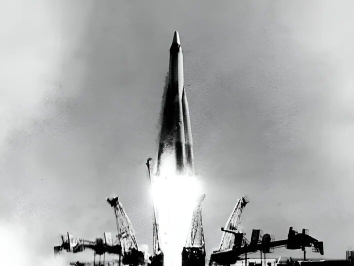 Старт ракеты-носителя Р-7, на базе которой были выполнены первые советские космические запускиИсточник: Музей Гагарина