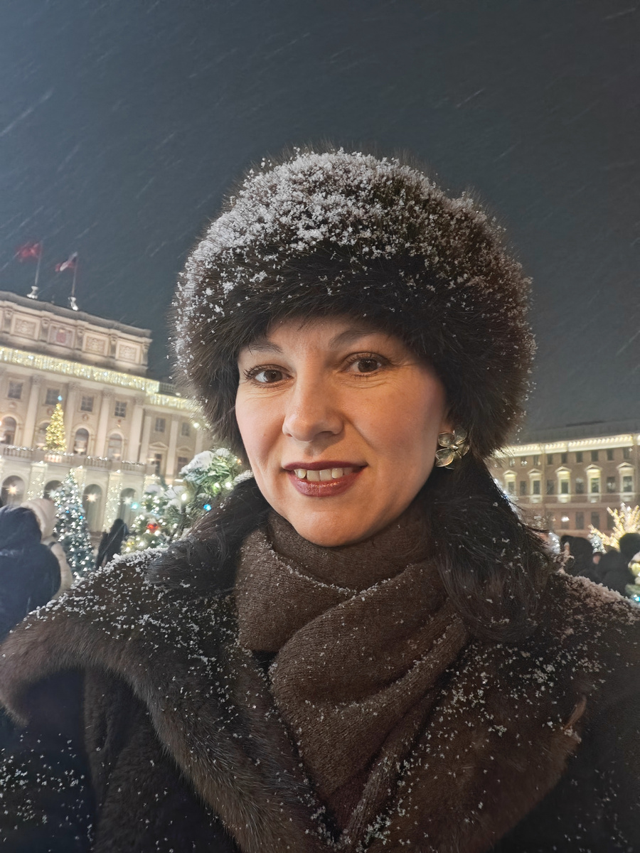 Эх, зимушка зима❄️ в этом году мне нравится и мороз, и солнышко, и даже снегопад🩵правда, сейчас как-то совсем холодно, но и в этом есть своя прелесть😉. На фото я, Екатерина, автор канала о красоте и женском🌸