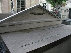 Могила Жобима