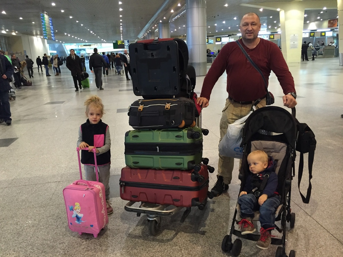 Наш багаж) Сверху лежит еще и автокресло, купленное для Алеши в США