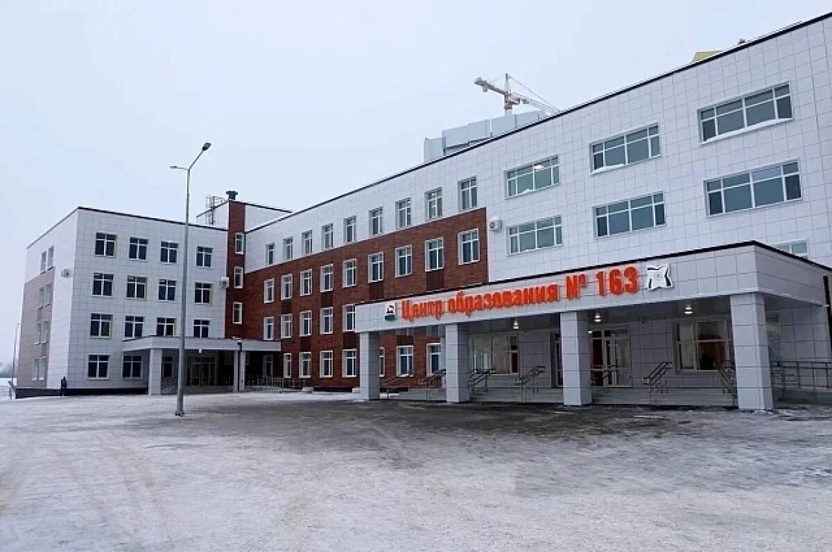    В Уфе открыли школу-долгострой на 1225 мест