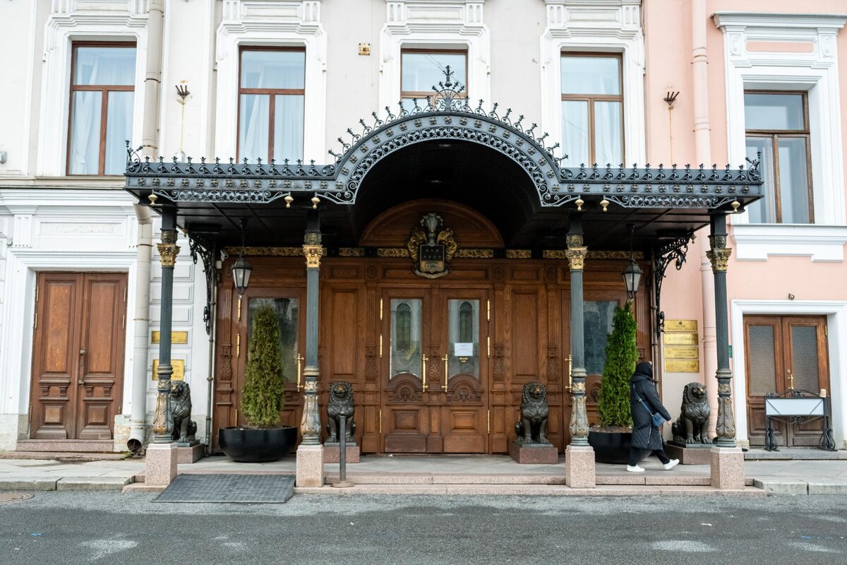 Автор фото: Михаил Тихонов / "ДП". Бывший Талион Империал Отель, Невский проспект, 15. Один из крупнейших лотов на торгах неджвижимости в Петербурге за 2025 год. 