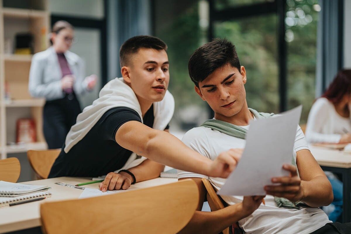 Хорошо сдайте экзамены, и за ваше обучение заплатит государство. Источник: Gorgev / Shutterstock / FOTODOM📷
