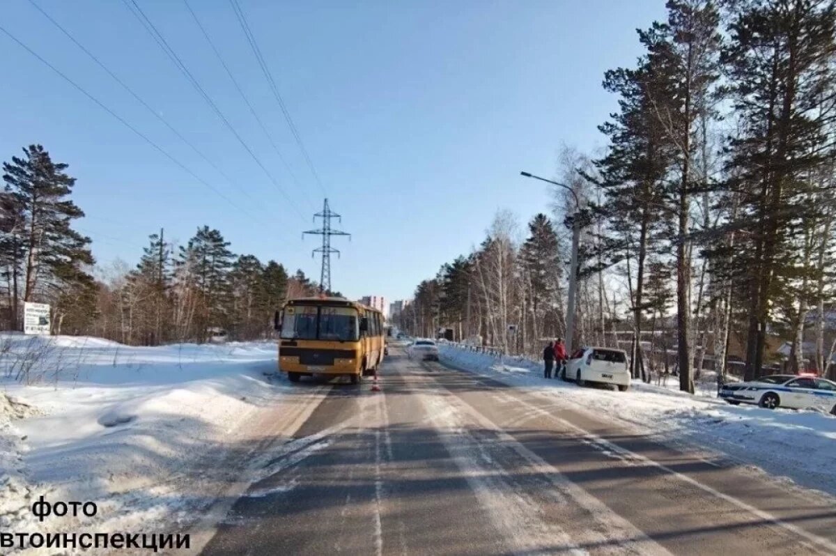    Школьный автобус с 11 детьми попал в ДТП в Иркутской области