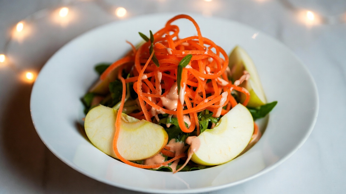 Витаминный салат из моркови и яблок — простой и полезный рецепт Дмитрий Петров📷
