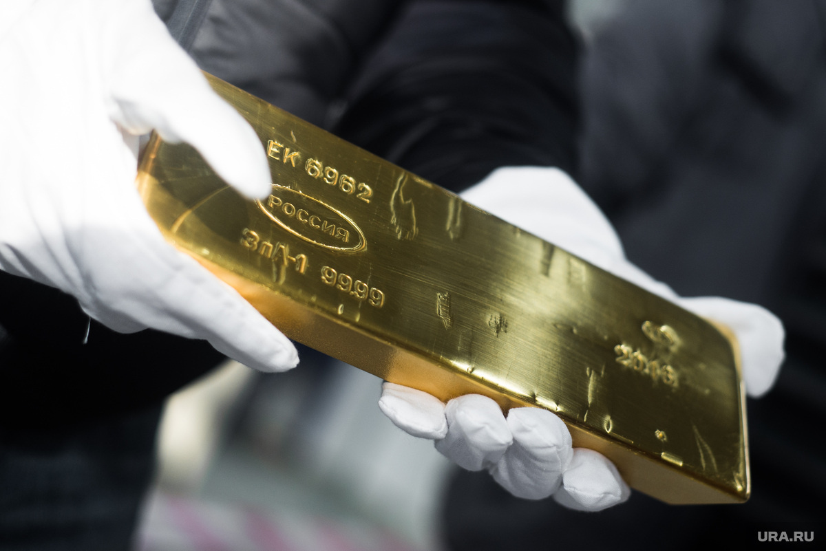 Тройская унция впервые в истории преодолела отметку в 5 тыс. долларов. Фото: Анна Майорова © URA.RU