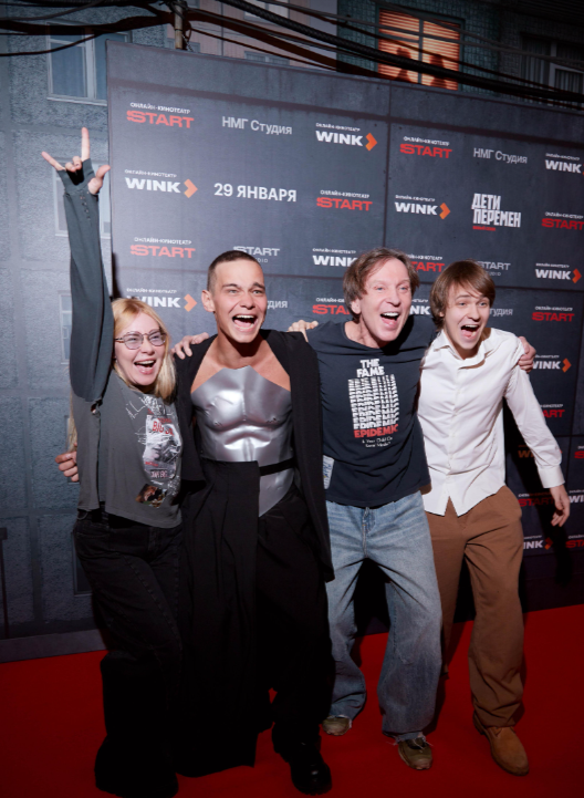 Можете представить на этом фото всеми любимых советских актеров? Нет, они себе кривляний не позволяли