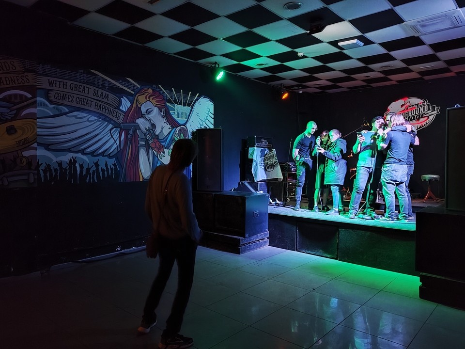    В Димитровграде драка дам из-за микрофона в караоке закончилась разбитой головой Архив "КП"