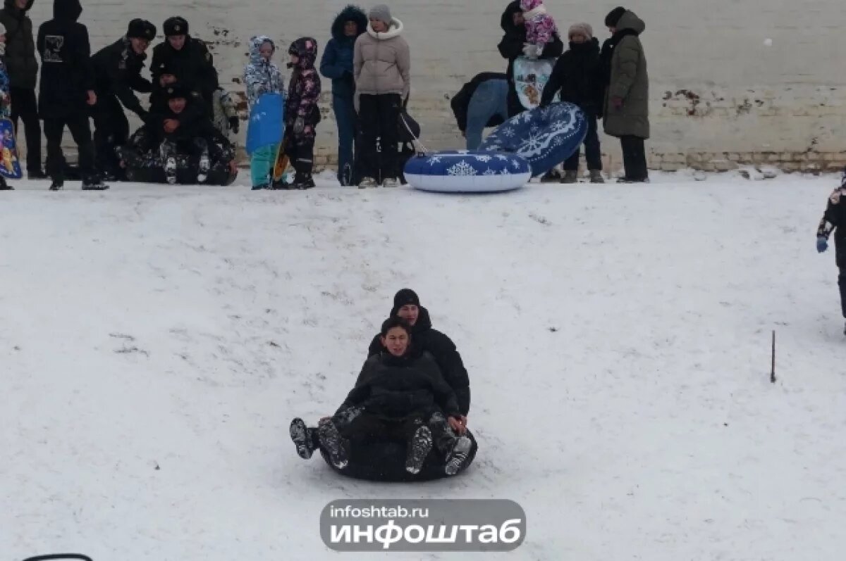    Около 70 детей в день травмируется на зимних горках в Астрахани