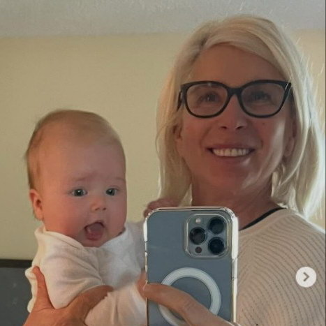     У Алёны Свиридовой родилась внучка в Канаде