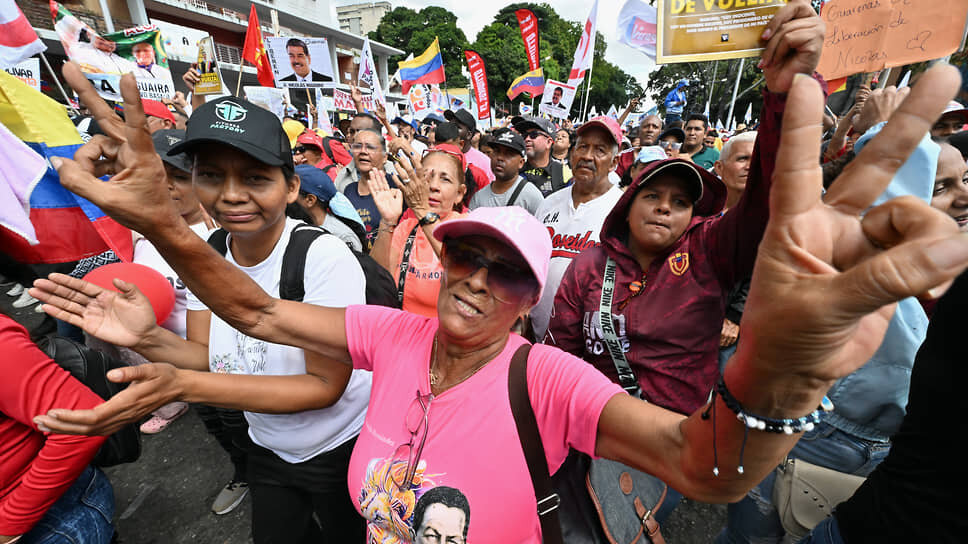 Массовый митинг с требованием к США освободить президента Венесуэлы Николаса Мадуро с супругой Силией Флорес.📷Фото: Анатолий Жданов / Коммерсантъ