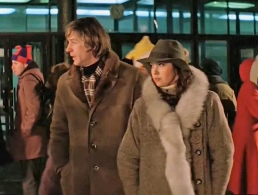 Вера Сотникова в комедии «Самая обаятельная и привлекательная».