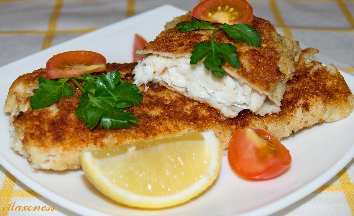 Рыба в панировке на сковороде