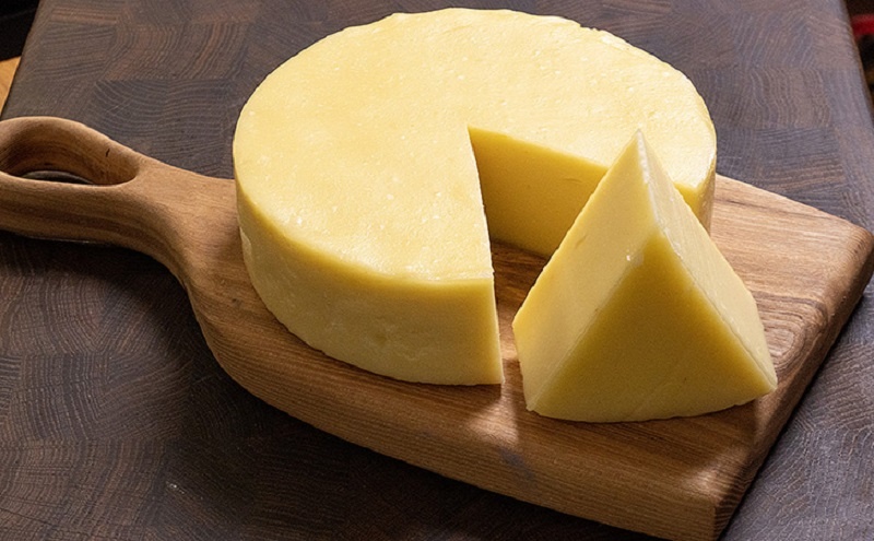 Домашний твёрдый сыр как у бабушки: готовим деревенское лакомство без хлопот