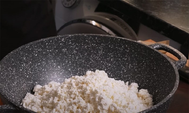 Домашний твёрдый сыр как у бабушки: готовим деревенское лакомство без хлопот