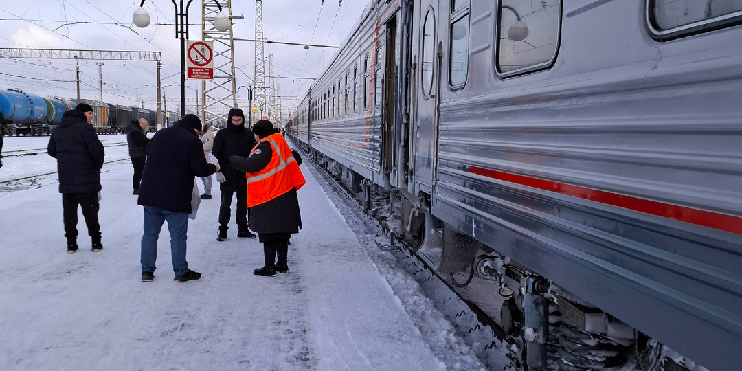 Полночи сидели на пассажире с нижней полки! Две истории из поезда с разницей в 17 лет