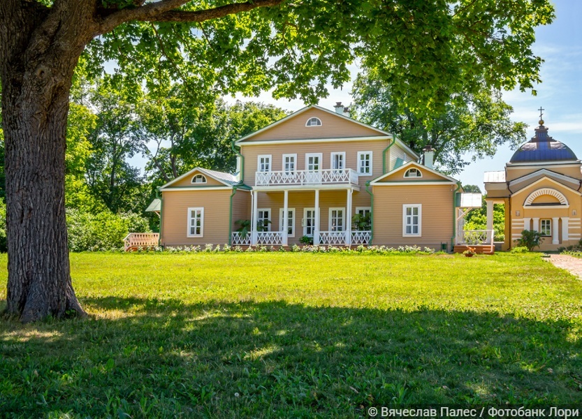 Вид на усадебный дом. Музей Лермонтова "Тарханы", село Лермонтово Пензенской области