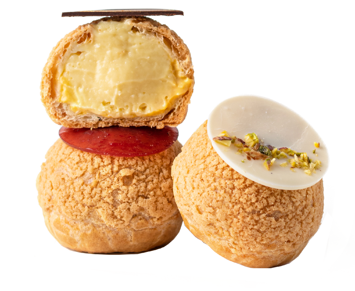 Залог хрустящей текстуры - кракелин, сахарная корочка на поверхности, которая готовится вместе с тестом в печи