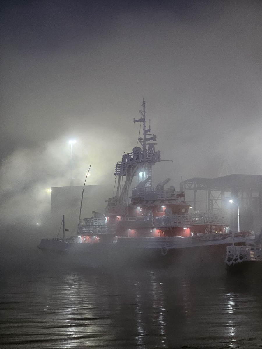 Холодно, море парит